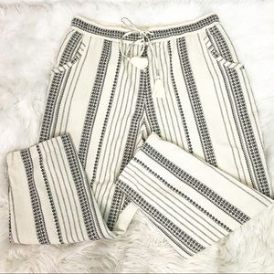 ANTHROPOLOGIE OFF-WHITE PATTERN CROP BOHO PANTS
